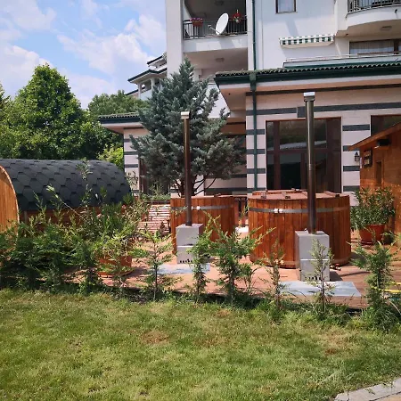 Emerald Beach And Spa , Satin 705 , Macedonia Street 61, Nesebar 8238 , Daire Ravda
